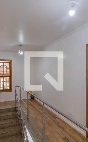Casa à venda com 240m², 4 quartos e 2 vagas Casa à venda com 240m², 4 quartos e 2 vagasHall
