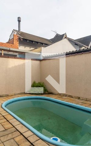Casa à venda com 240m², 4 quartos e 2 vagas Casa à venda com 240m², 4 quartos e 2 vagasQuintal