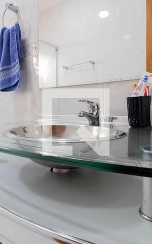 Casa à venda com 240m², 4 quartos e 2 vagas Casa à venda com 240m², 4 quartos e 2 vagasBanheiro