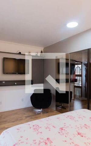 Casa à venda com 240m², 4 quartos e 2 vagas Casa à venda com 240m², 4 quartos e 2 vagasQuarto Suíte
