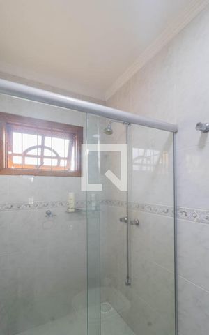 Casa à venda com 240m², 4 quartos e 2 vagas Casa à venda com 240m², 4 quartos e 2 vagasBanheiro
