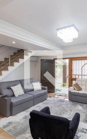 Casa à venda com 240m², 4 quartos e 2 vagas Casa à venda com 240m², 4 quartos e 2 vagasSala