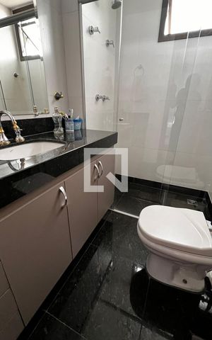 Apartamento à venda com 227m², 4 quartos e 2 vagas Apartamento à venda com 227m², 4 quartos e 2 vagasBanheiro 2