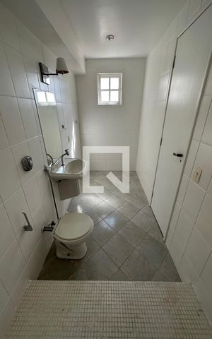 Casa de condomínio à venda com 278m², 4 quartos e 2 vagas Casa de condomínio à venda com 278m², 4 quartos e 2 vagasBanheiro da Suíte 3