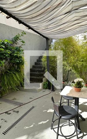 Casa de condomínio à venda com 278m², 4 quartos e 2 vagas Casa de condomínio à venda com 278m², 4 quartos e 2 vagasHall da sala