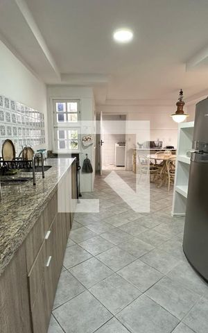 Casa de condomínio à venda com 278m², 4 quartos e 2 vagas Casa de condomínio à venda com 278m², 4 quartos e 2 vagasCozinha