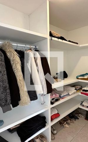 Casa de condomínio à venda com 278m², 4 quartos e 2 vagas Casa de condomínio à venda com 278m², 4 quartos e 2 vagasCloset da Suíte 4