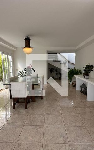 Casa de condomínio à venda com 278m², 4 quartos e 2 vagas Casa de condomínio à venda com 278m², 4 quartos e 2 vagasSala