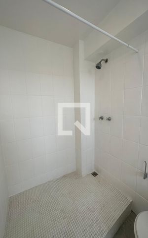 Casa de condomínio à venda com 278m², 4 quartos e 2 vagas Casa de condomínio à venda com 278m², 4 quartos e 2 vagasBanheiro da Suíte 3