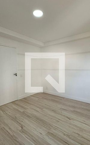 Casa de condomínio à venda com 278m², 4 quartos e 2 vagas Casa de condomínio à venda com 278m², 4 quartos e 2 vagasSuíte 3
