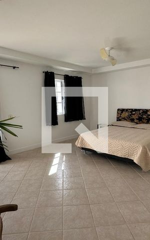 Casa de condomínio à venda com 278m², 4 quartos e 2 vagas Casa de condomínio à venda com 278m², 4 quartos e 2 vagasSuíte 4
