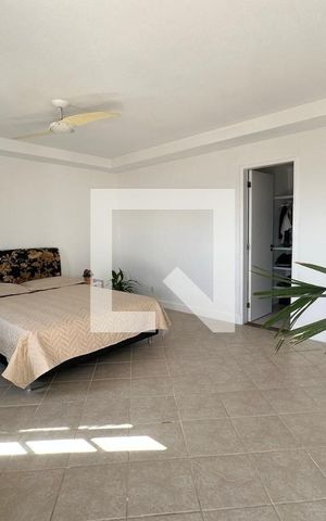 Casa de condomínio à venda com 278m², 4 quartos e 2 vagas Casa de condomínio à venda com 278m², 4 quartos e 2 vagasSuíte 4