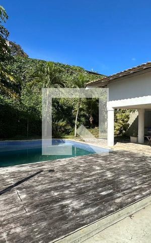 Casa de condomínio à venda com 278m², 4 quartos e 2 vagas Casa de condomínio à venda com 278m², 4 quartos e 2 vagasÁrea de lazer