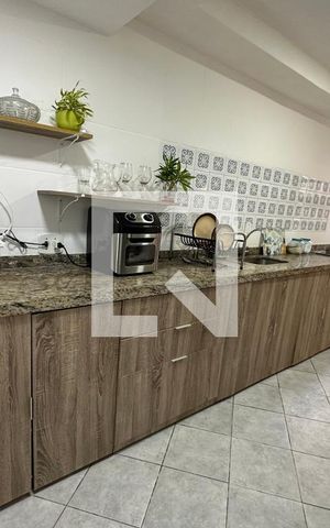 Casa de condomínio à venda com 278m², 4 quartos e 2 vagas Casa de condomínio à venda com 278m², 4 quartos e 2 vagasCozinha - Armários