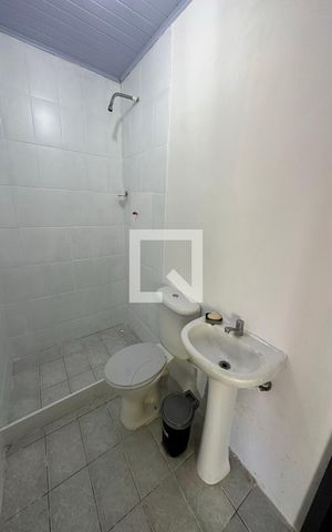 Casa de condomínio à venda com 278m², 4 quartos e 2 vagas Casa de condomínio à venda com 278m², 4 quartos e 2 vagasBanheiro da garagem