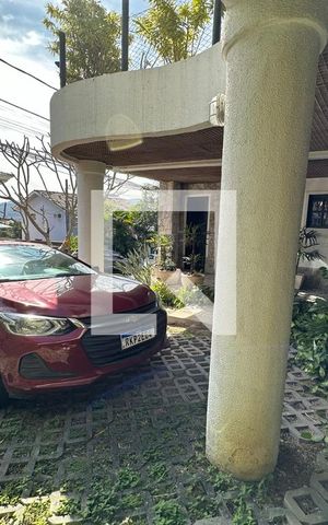 Casa de condomínio à venda com 278m², 4 quartos e 2 vagas Casa de condomínio à venda com 278m², 4 quartos e 2 vagasGaragem