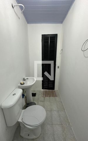 Casa de condomínio à venda com 278m², 4 quartos e 2 vagas Casa de condomínio à venda com 278m², 4 quartos e 2 vagasBanheiro da garagem