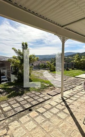 Casa de condomínio à venda com 278m², 4 quartos e 2 vagas Casa de condomínio à venda com 278m², 4 quartos e 2 vagasVaranda da Sala
