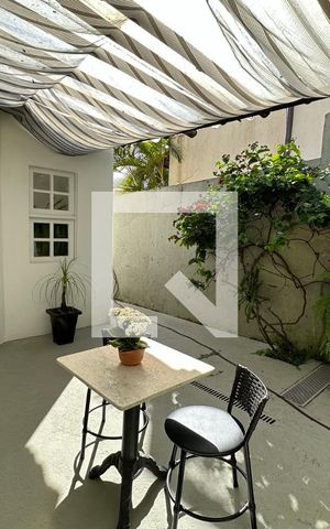 Casa de condomínio à venda com 278m², 4 quartos e 2 vagas Casa de condomínio à venda com 278m², 4 quartos e 2 vagasHall da sala
