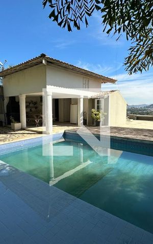 Casa de condomínio à venda com 278m², 4 quartos e 2 vagas Casa de condomínio à venda com 278m², 4 quartos e 2 vagasPiscina