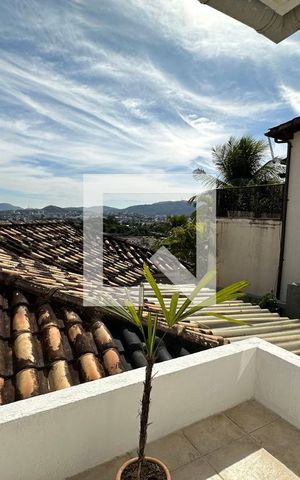 Casa de condomínio à venda com 278m², 4 quartos e 2 vagas Casa de condomínio à venda com 278m², 4 quartos e 2 vagasVaranda da suíte 4