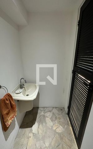 Casa de condomínio à venda com 278m², 4 quartos e 2 vagas Casa de condomínio à venda com 278m², 4 quartos e 2 vagasBanheiro da área de lazer