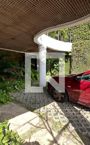 Casa de condomínio à venda com 278m², 4 quartos e 2 vagas Casa de condomínio à venda com 278m², 4 quartos e 2 vagasGaragem