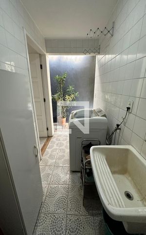 Casa de condomínio à venda com 278m², 4 quartos e 2 vagas Casa de condomínio à venda com 278m², 4 quartos e 2 vagasÁrea de Serviço