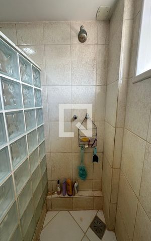 Casa de condomínio à venda com 278m², 4 quartos e 2 vagas Casa de condomínio à venda com 278m², 4 quartos e 2 vagasBanheiro da Suíte 2