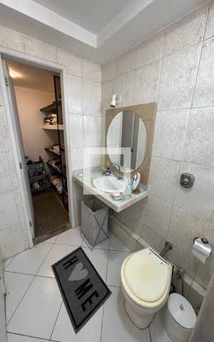Casa de condomínio à venda com 278m², 4 quartos e 2 vagas Casa de condomínio à venda com 278m², 4 quartos e 2 vagasBanheiro da Suíte 2