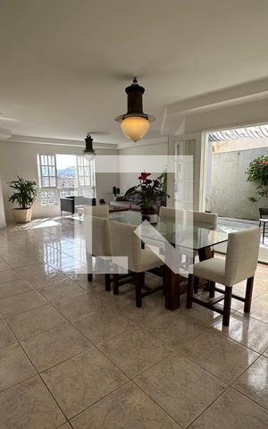 Casa de condomínio à venda com 278m², 4 quartos e 2 vagas Casa de condomínio à venda com 278m², 4 quartos e 2 vagasSala