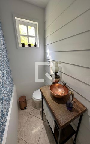 Casa de condomínio à venda com 278m², 4 quartos e 2 vagas Casa de condomínio à venda com 278m², 4 quartos e 2 vagasLavabo