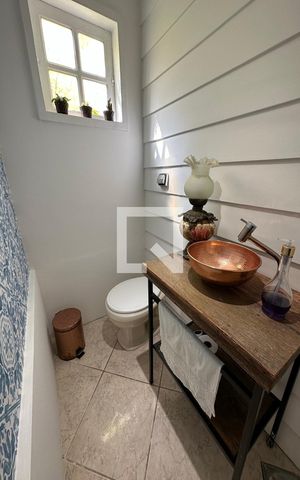 Casa de condomínio à venda com 278m², 4 quartos e 2 vagas Casa de condomínio à venda com 278m², 4 quartos e 2 vagasLavabo