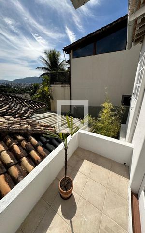 Casa de condomínio à venda com 278m², 4 quartos e 2 vagas Casa de condomínio à venda com 278m², 4 quartos e 2 vagasVaranda da suíte 4