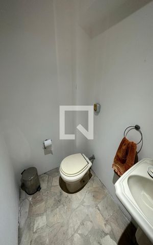 Casa de condomínio à venda com 278m², 4 quartos e 2 vagas Casa de condomínio à venda com 278m², 4 quartos e 2 vagasBanheiro da área de lazer
