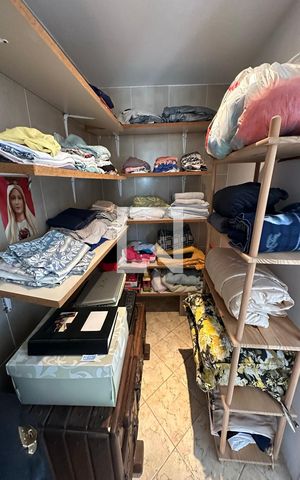 Casa de condomínio à venda com 278m², 4 quartos e 2 vagas Casa de condomínio à venda com 278m², 4 quartos e 2 vagasCloset da suíte 1