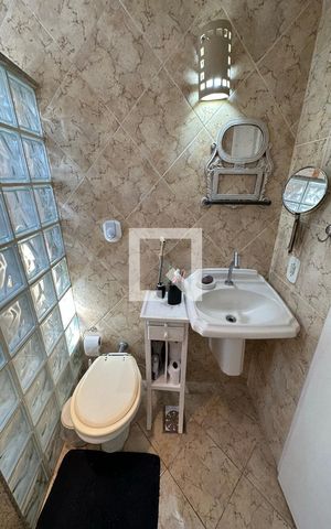 Casa de condomínio à venda com 278m², 4 quartos e 2 vagas Casa de condomínio à venda com 278m², 4 quartos e 2 vagasBanheiro da Suíte 1