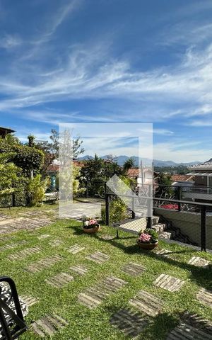 Casa de condomínio à venda com 278m², 4 quartos e 2 vagas Casa de condomínio à venda com 278m², 4 quartos e 2 vagasVaranda da Sala
