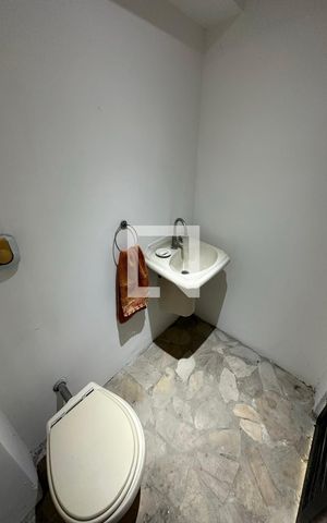 Casa de condomínio à venda com 278m², 4 quartos e 2 vagas Casa de condomínio à venda com 278m², 4 quartos e 2 vagasBanheiro da área de lazer