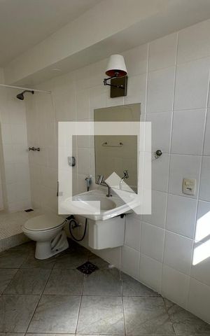 Casa de condomínio à venda com 278m², 4 quartos e 2 vagas Casa de condomínio à venda com 278m², 4 quartos e 2 vagasBanheiro da Suíte 3