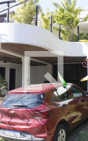 Casa de condomínio à venda com 278m², 4 quartos e 2 vagasPlaquinha e garagem