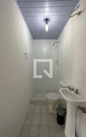 Casa de condomínio à venda com 278m², 4 quartos e 2 vagas Casa de condomínio à venda com 278m², 4 quartos e 2 vagasBanheiro da garagem