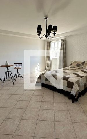 Casa de condomínio à venda com 278m², 4 quartos e 2 vagas Casa de condomínio à venda com 278m², 4 quartos e 2 vagasSuíte 1
