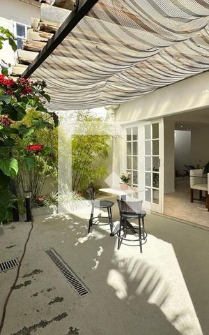 Casa de condomínio à venda com 278m², 4 quartos e 2 vagas Casa de condomínio à venda com 278m², 4 quartos e 2 vagasHall da sala
