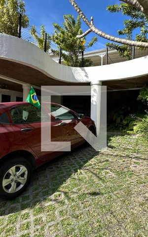 Casa de condomínio à venda com 278m², 4 quartos e 2 vagas Casa de condomínio à venda com 278m², 4 quartos e 2 vagasGaragem
