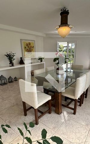Casa de condomínio à venda com 278m², 4 quartos e 2 vagas Casa de condomínio à venda com 278m², 4 quartos e 2 vagasSala