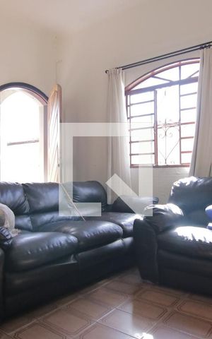 Casa à venda com 294m², 2 quartos e 2 vagasSala