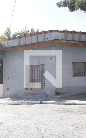 Casa à venda com 294m², 2 quartos e 2 vagasFachada