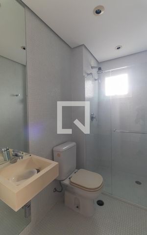 Apartamento para alugar com 150m², 2 quartos e 3 vagas Apartamento para alugar com 150m², 2 quartos e 3 vagasBanheiro da Suíte 1