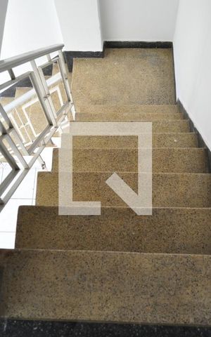 Casa para alugar com 120m², 3 quartos e 2 vagasEscada